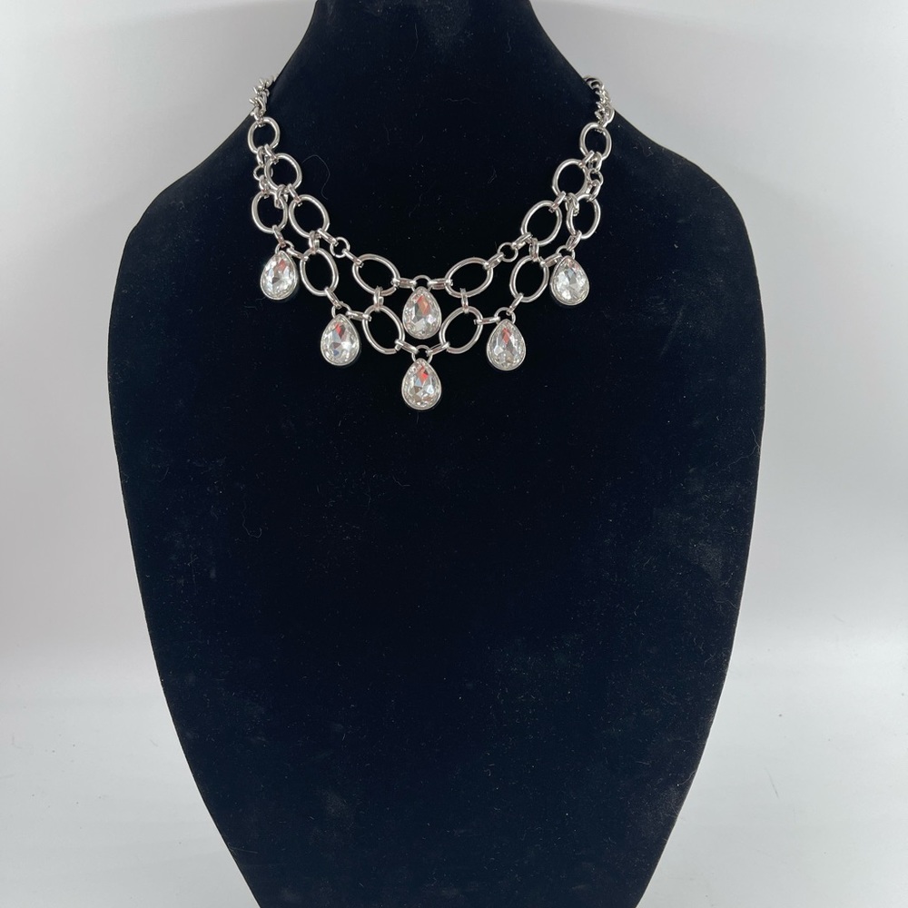 NEW! Paparazzi Women’s 18” Silver-Tone Teardrop Necklace with Matching Earrings
